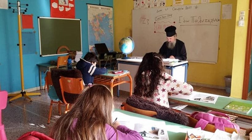 Εικόνες από το παρελθόν: Ιερέας στη θέση του δασκάλου στα Τζουμέρκα